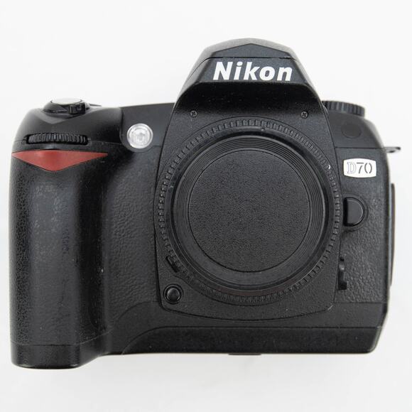 Nikon D70 6.1MP Digital SLR Camera Body With Accessories - Picture 2 of 15